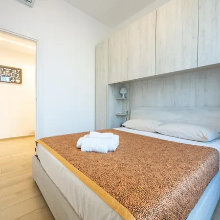 Lägenhet Trilocale A Pochi Passi Dal Mare Con Giardino Con Wifi *